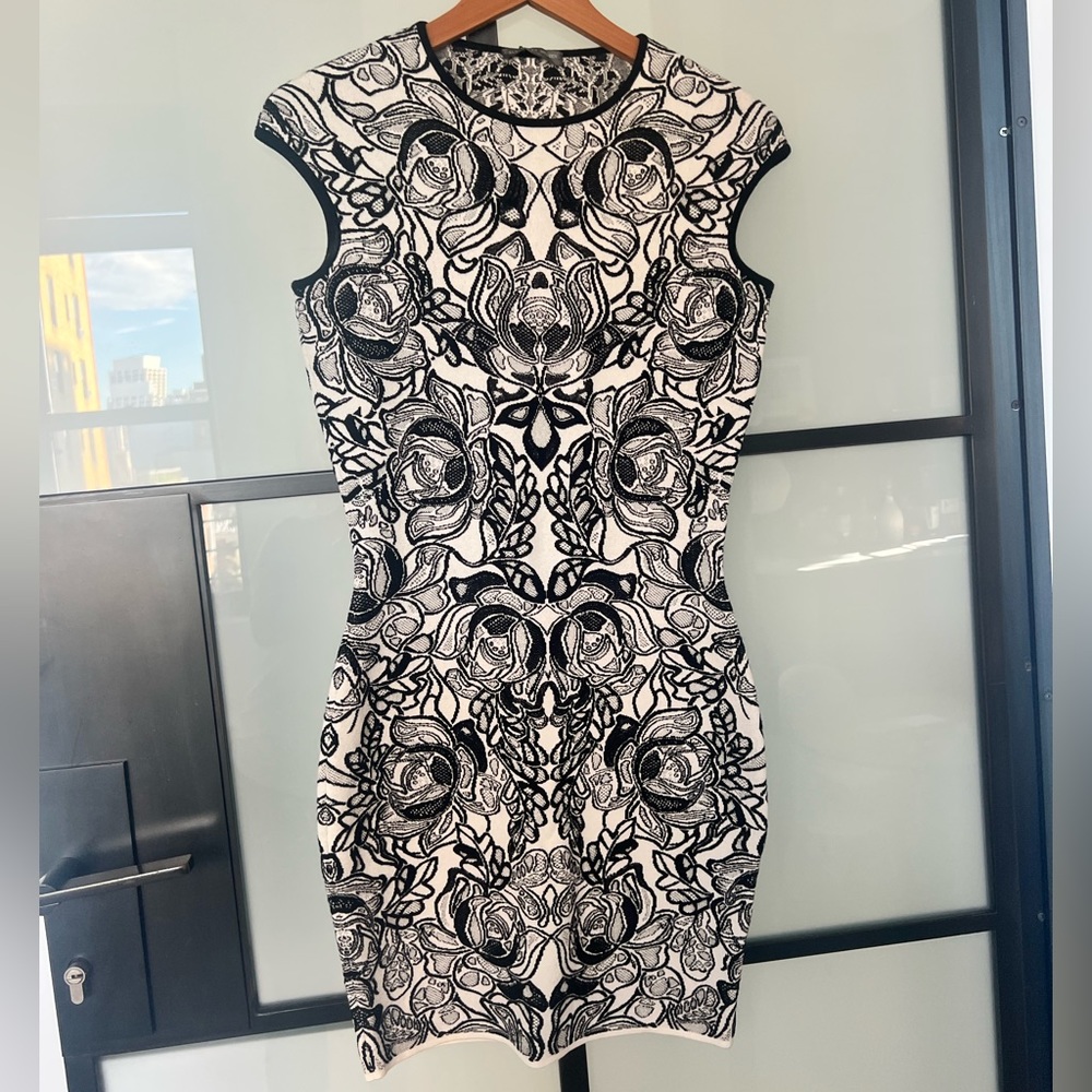 NWT Alexander McQueen floral black and white knit mini dress size M